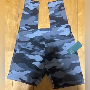 NWT Size XS Wild Fable Black Camo High-Waist Active Leggings